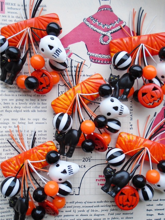Luxulite Jewelry - ONE Halloween Vintage Reproduction Brooch